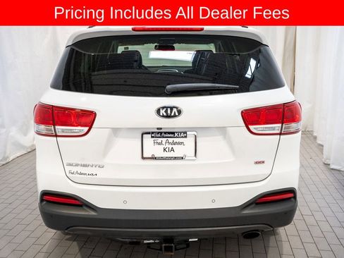 Used 2017 Kia Sorento FWD w/ LX Convenience Package image 4
