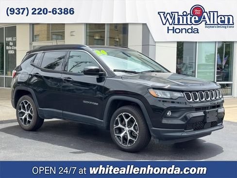 Used 2024 Jeep Compass Latitude AWD/4WD image 1