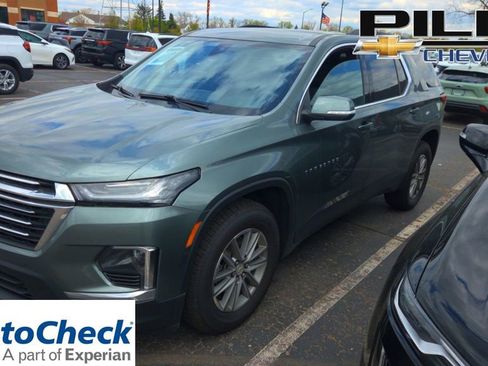 Used 2023 Chevrolet Traverse LT FWD image 1