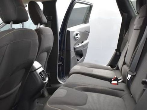 Used 2016 Jeep Cherokee Latitude w/ Cold Weather Group image 10