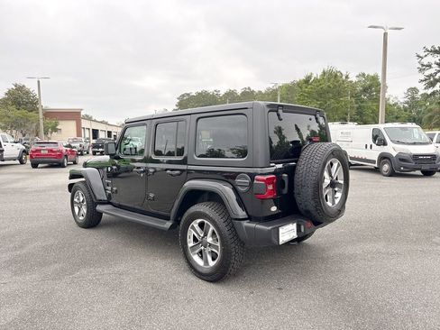 Used 2022 Jeep Wrangler Unlimited Sahara w/ LED Lighting Group AWD/4WD image 5