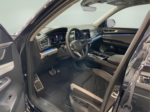 Used 2024 Volkswagen Atlas Peak Edition SE AWD/4WD image 12