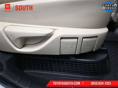 Used 2022 Toyota Highlander XLE image 38