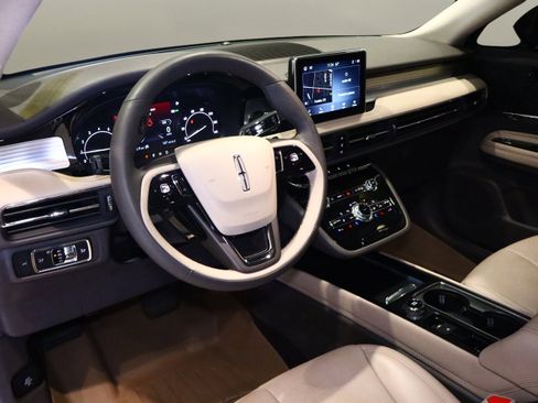 Used 2022 Lincoln Corsair FWD w/ Equipment Group 101A image 10