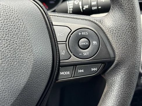 Used 2021 Toyota RAV4 XLE AWD/4WD image 20