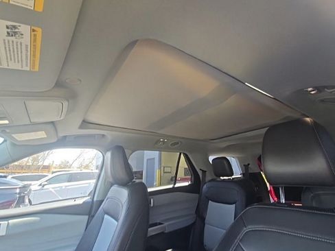 Used 2023 Ford Explorer XLT w/ Equipment Group 202A RWD image 7
