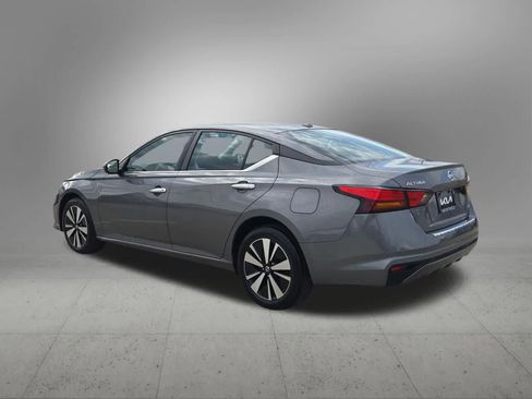 Used 2022 Nissan Altima 2.5 SV image 4
