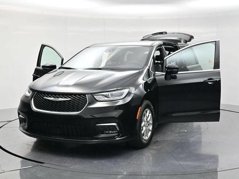 Used 2026 Chrysler Pacifica Select FWD image 51