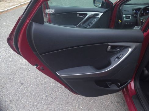 Used 2012 Hyundai Elantra Limited w/ Technology Pkg 5 image 16