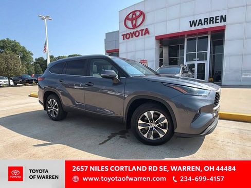Used 2023 Toyota Highlander XLE AWD/4WD image 1