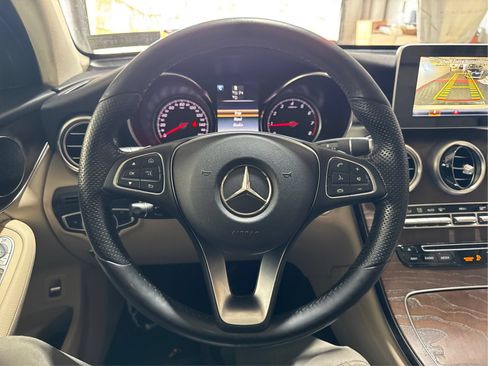 Used 2019 Mercedes-Benz GLC 300 4MATIC w/ Premium Package image 16