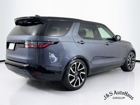 Used 2024 Land Rover Discovery Dynamic SE AWD/4WD image 7