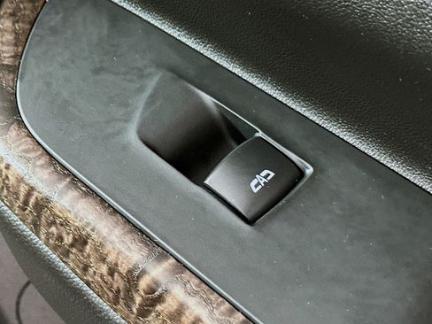 Used 2023 GMC Acadia Denali w/ Denali Technology Package FWD image 29
