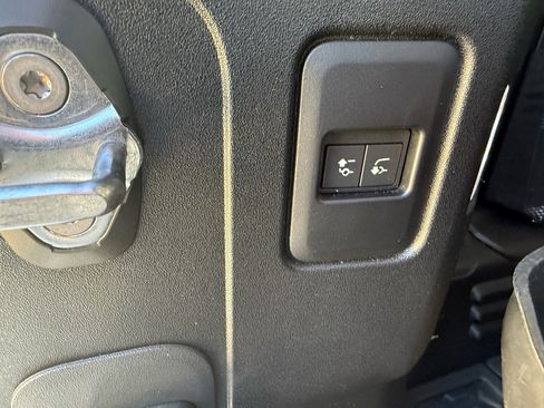 Used 2024 Land Rover Defender 110 S image 40