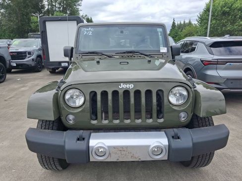 Used 2015 Jeep Wrangler Unlimited Sahara w/ Connectivity Group AWD/4WD image 3