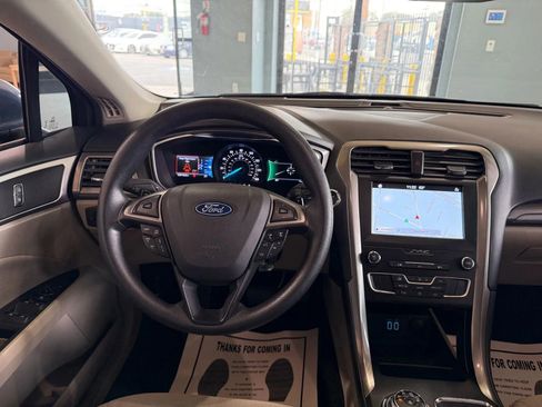 Used 2019 Ford Fusion SE image 13
