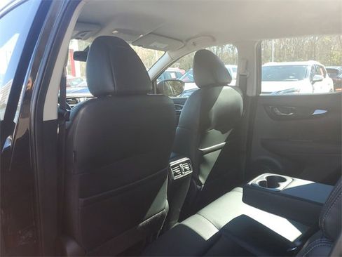 Certified 2022 Nissan Rogue Sport SL image 10