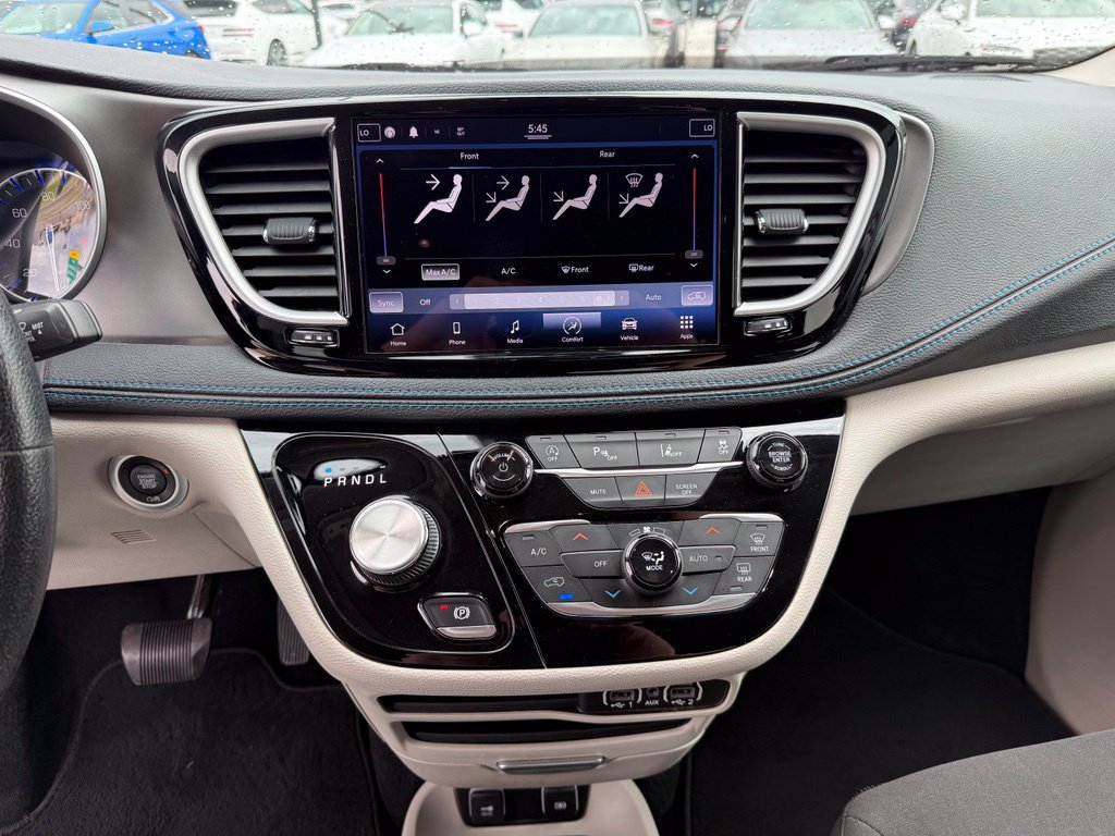 Used 2021 Chrysler Pacifica Touring FWD image 13