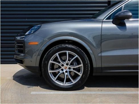 New 2025 Porsche Cayenne image 11