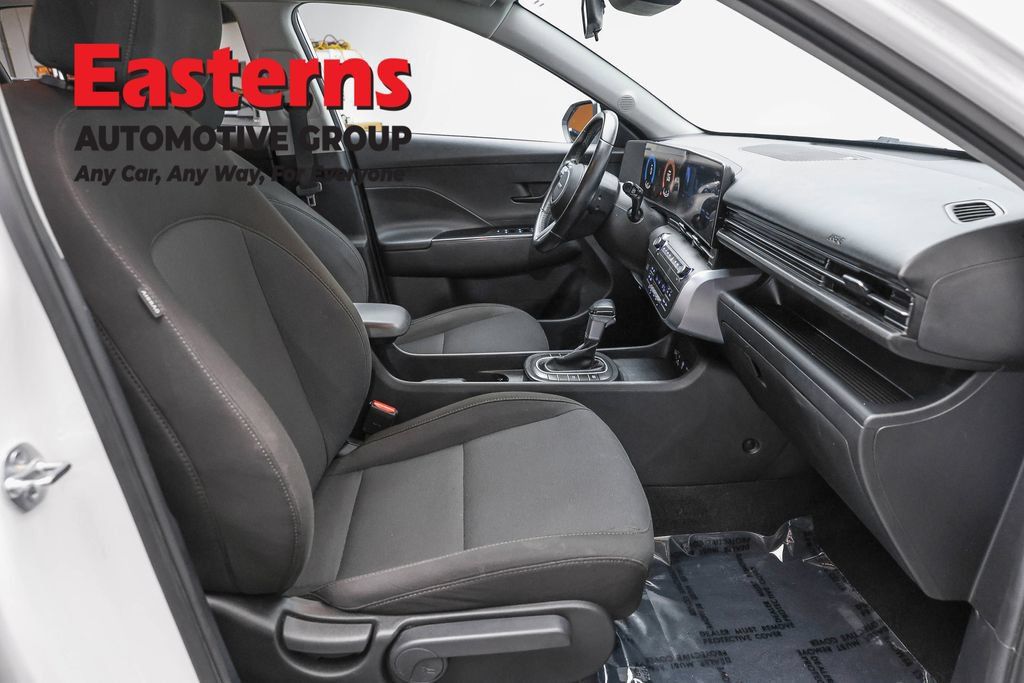 Used 2025 Hyundai Kona SEL FWD image 24