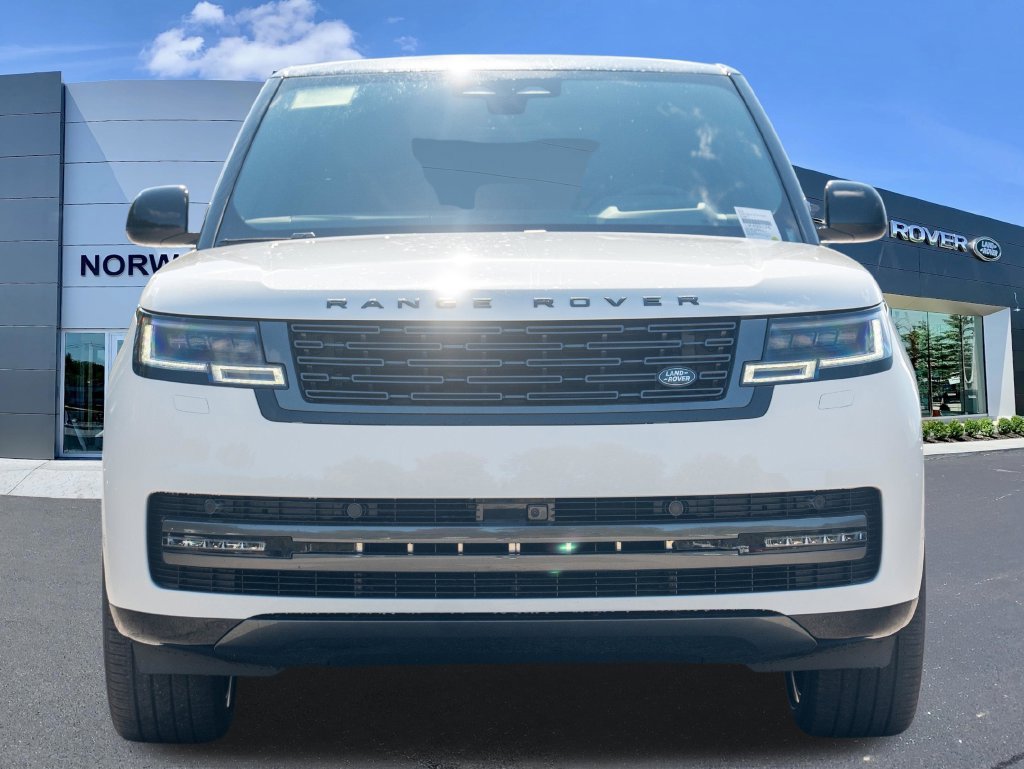 New 2027 Land Rover Range Rover Long Wheelbase SE AWD/4WD image 2