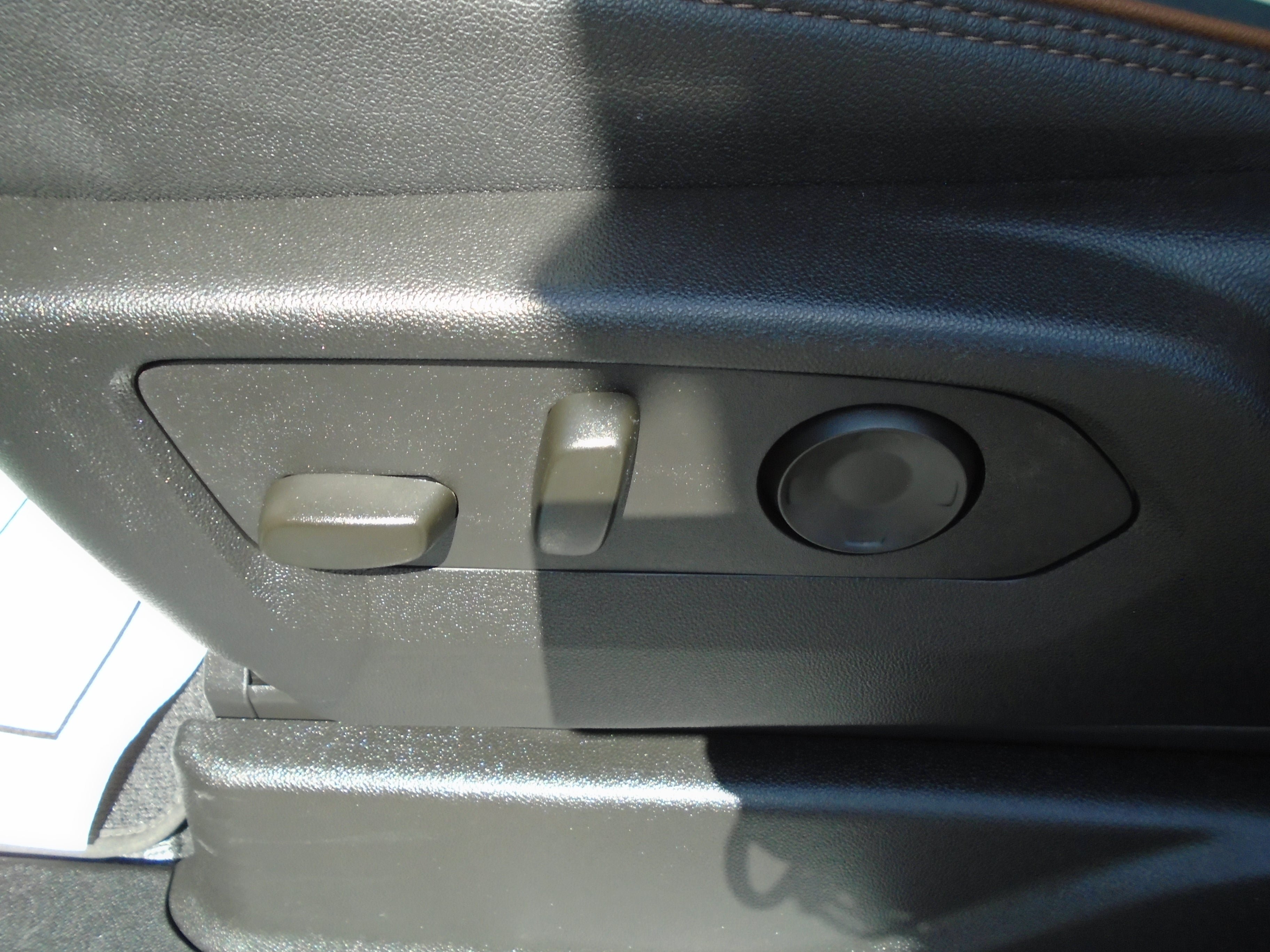 Used 2025 GMC Yukon AT4 AWD/4WD image 64