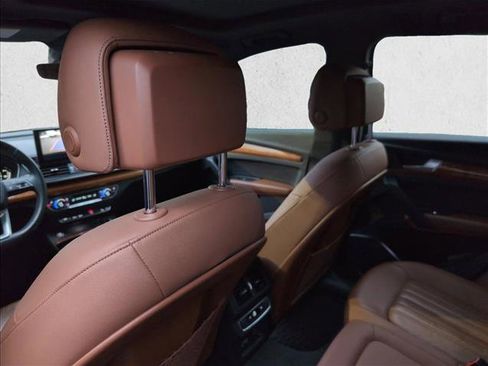 Used 2021 Audi Q5 Premium image 18