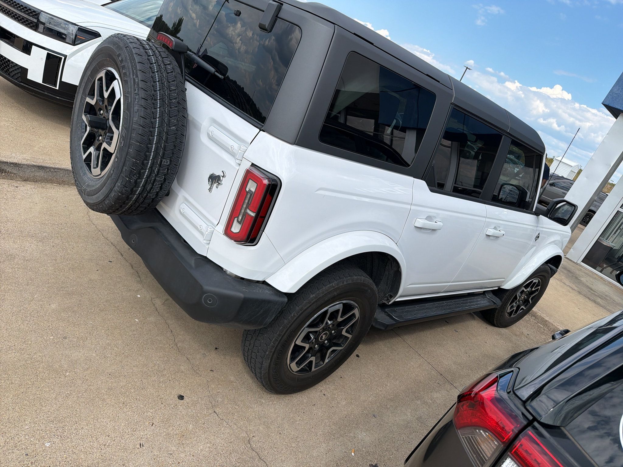 Used 2023 Ford Bronco Outer Banks AWD/4WD image 2