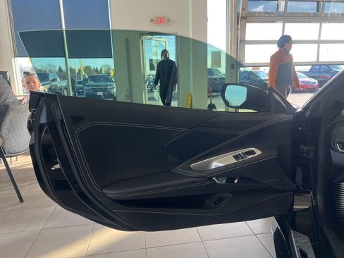 Used 2022 Chevrolet Corvette Stingray Coupe w/ Z51 Performance Package image 15