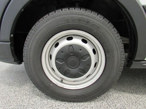 Used 2020 Ford Transit 150 Low Roof RWD image 10