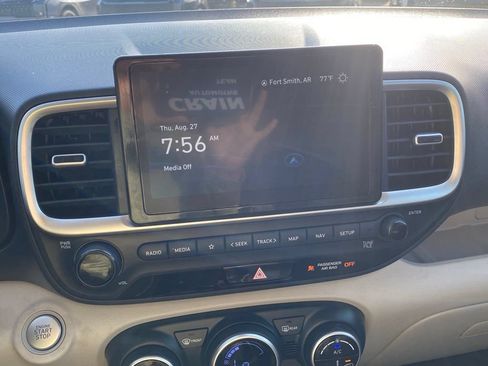 Used 2025 Hyundai Venue Limited FWD image 15