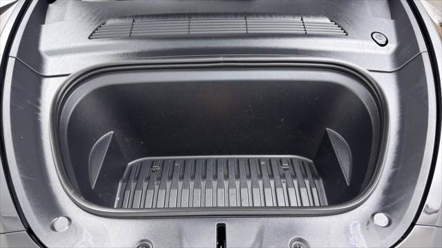 Used 2024 Tesla Model Y Long Range RWD image 41