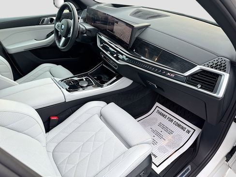 Used 2025 BMW X5 xDrive40i w/ M Sport Package image 14