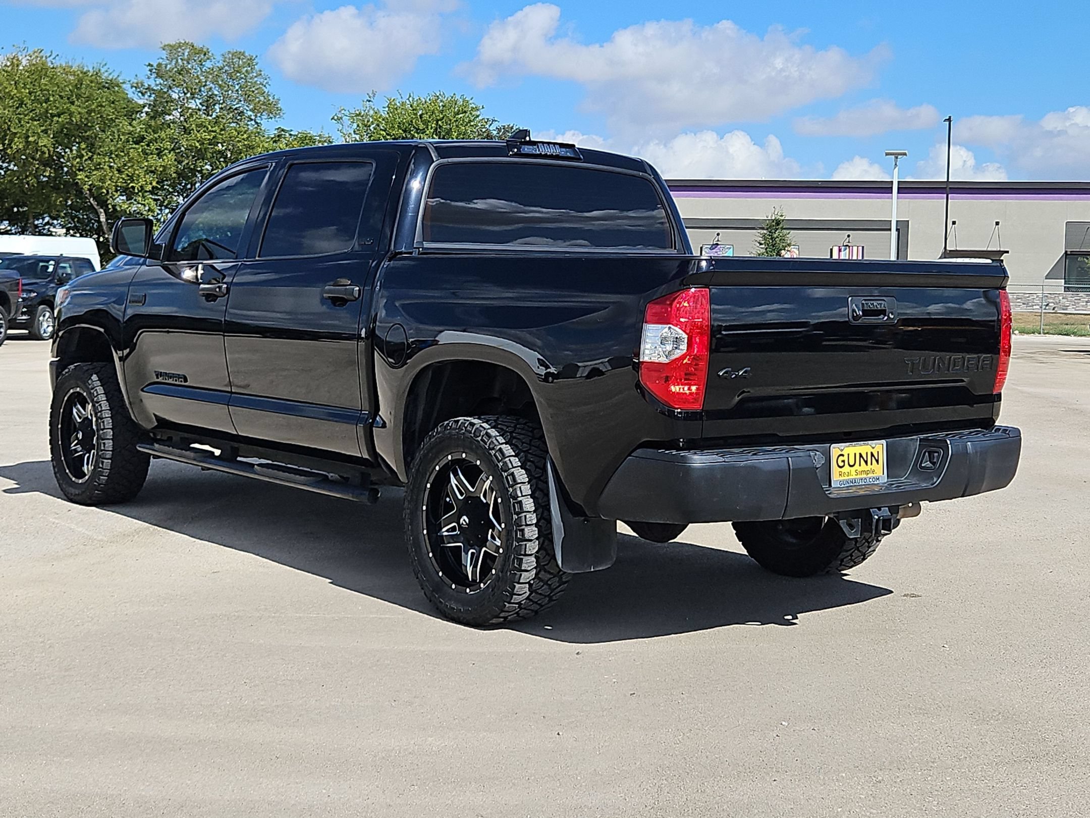 Used 2021 Toyota Tundra SR5 w/ SR5 Upgrade Package AWD/4WD image 5