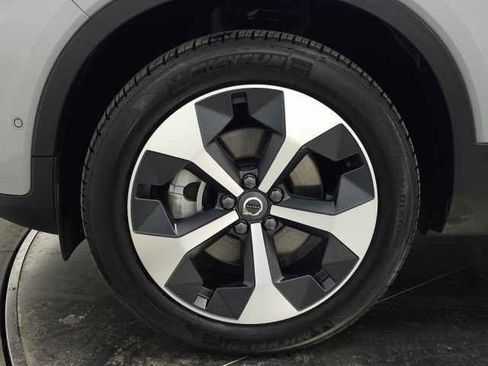 Certified 2025 Volvo XC40 B5 Plus image 15