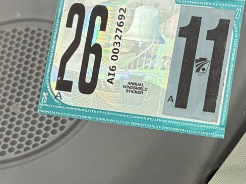 Used 2016 Chrysler Town & Country Touring image 18