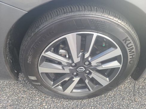 Used 2024 Nissan Versa SV w/ Trunk Package image 15