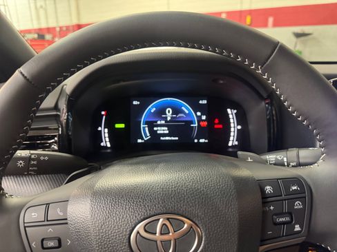 Used 2026 Toyota Camry SE image 10