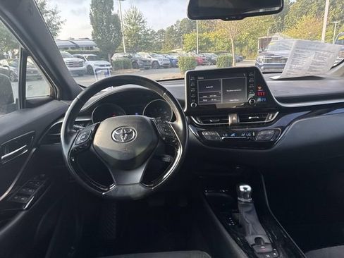 Used 2019 Toyota C-HR XLE FWD image 5