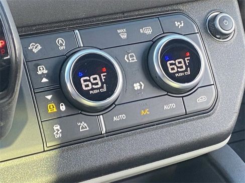 Used 2021 Land Rover Defender 110 SE image 17