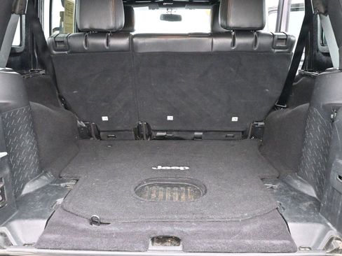 Used 2016 Jeep Wrangler Unlimited Rubicon image 10