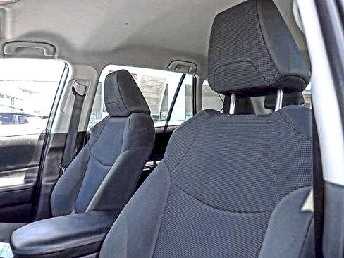 Certified 2021 Toyota RAV4 LE AWD/4WD image 10
