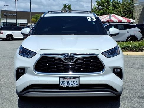 Used 2023 Toyota Highlander Platinum FWD image 2