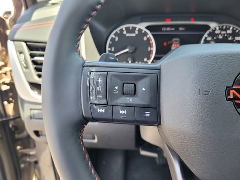 Used 2025 Nissan Rogue SV AWD/4WD image 23