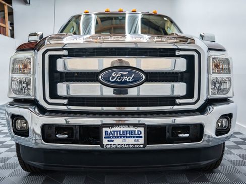 Used 2011 Ford F250 Lariat w/ Chrome Pkg image 2