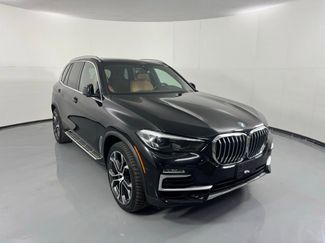 Used 2021 BMW X5 xDrive40i w/ Luxury Seating Package 2 AWD/4WD video 3