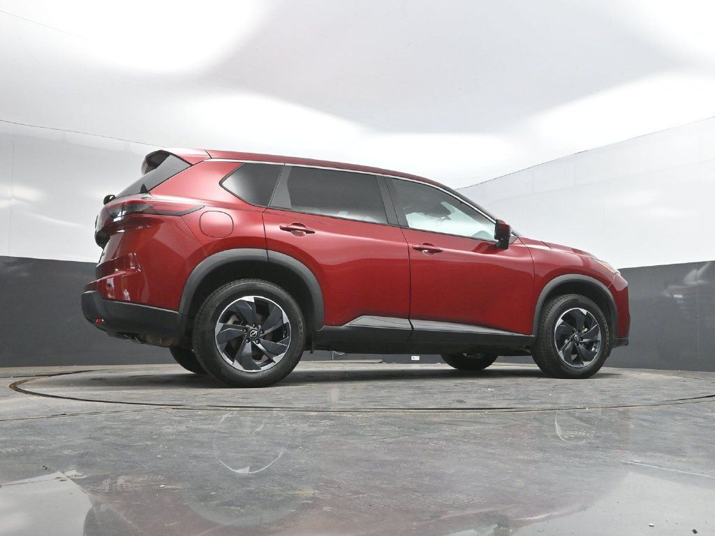 Used 2025 Nissan Rogue SV AWD/4WD image 35