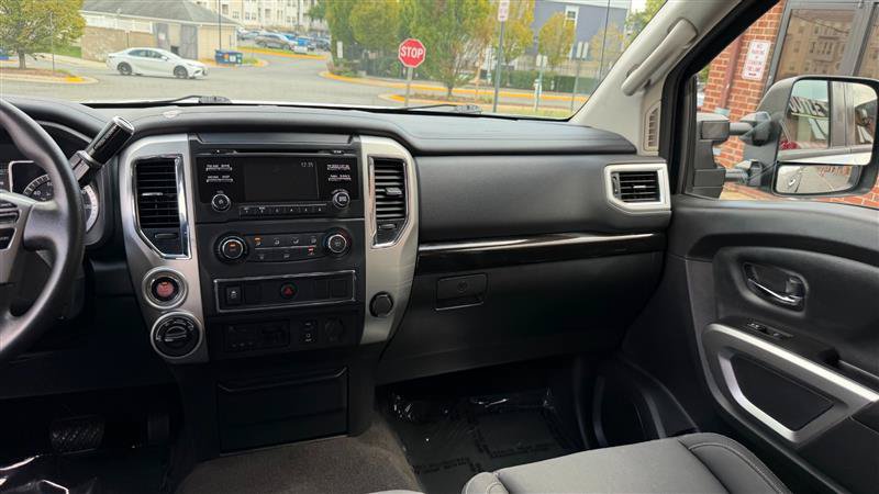 Used 2017 Nissan Titan SV AWD/4WD image 23