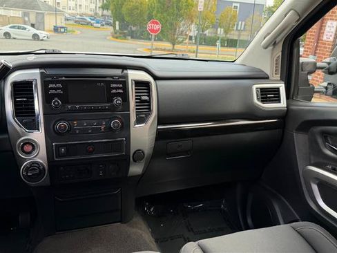 Used 2017 Nissan Titan SV AWD/4WD image 23