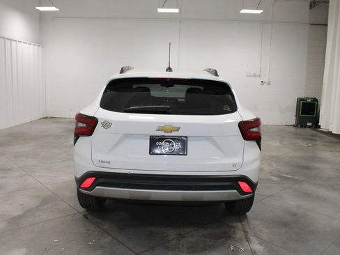 Used 2024 Chevrolet Trax LT image 8
